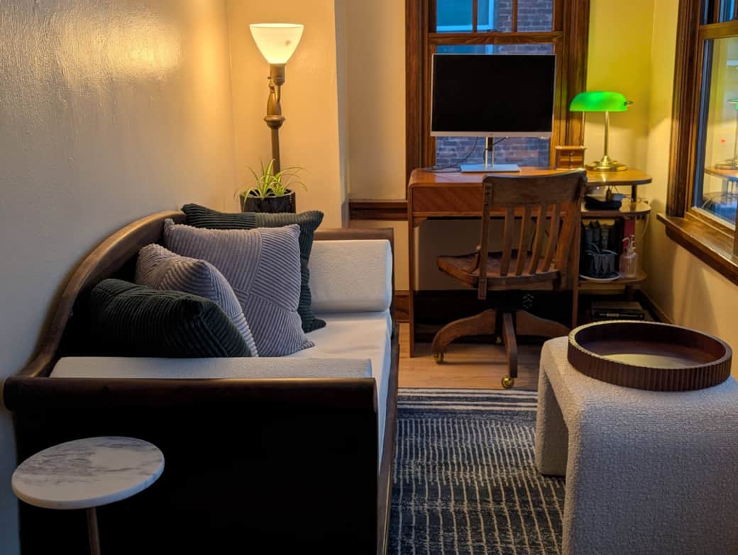 The secluded sunroom for reading