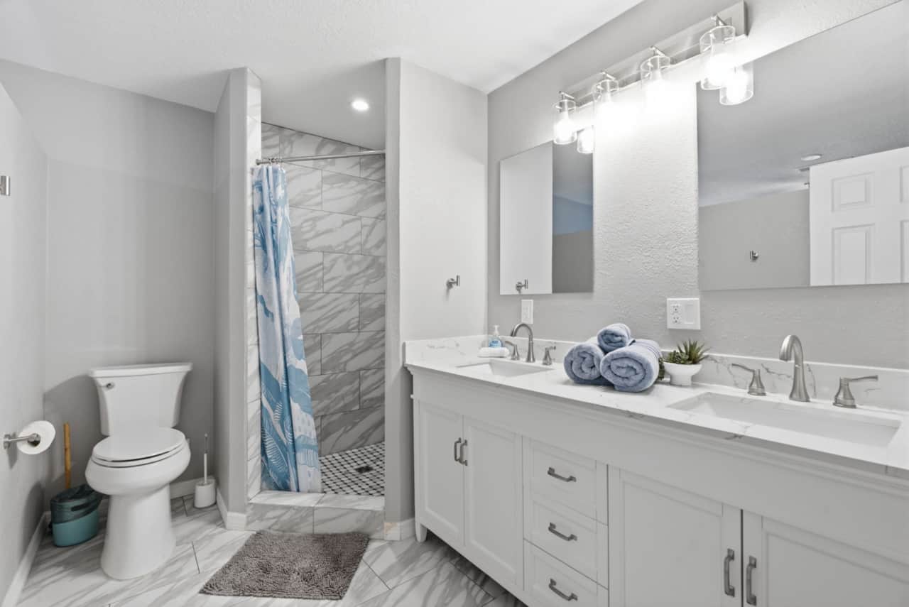 Bathroom1.jpg