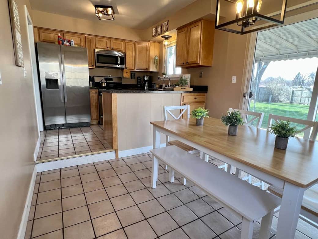 Kitchen with refrigerator, stove/oven, dishwasher and microwave Kitchen with refrigerator, stove/oven, dishwasher and microwave