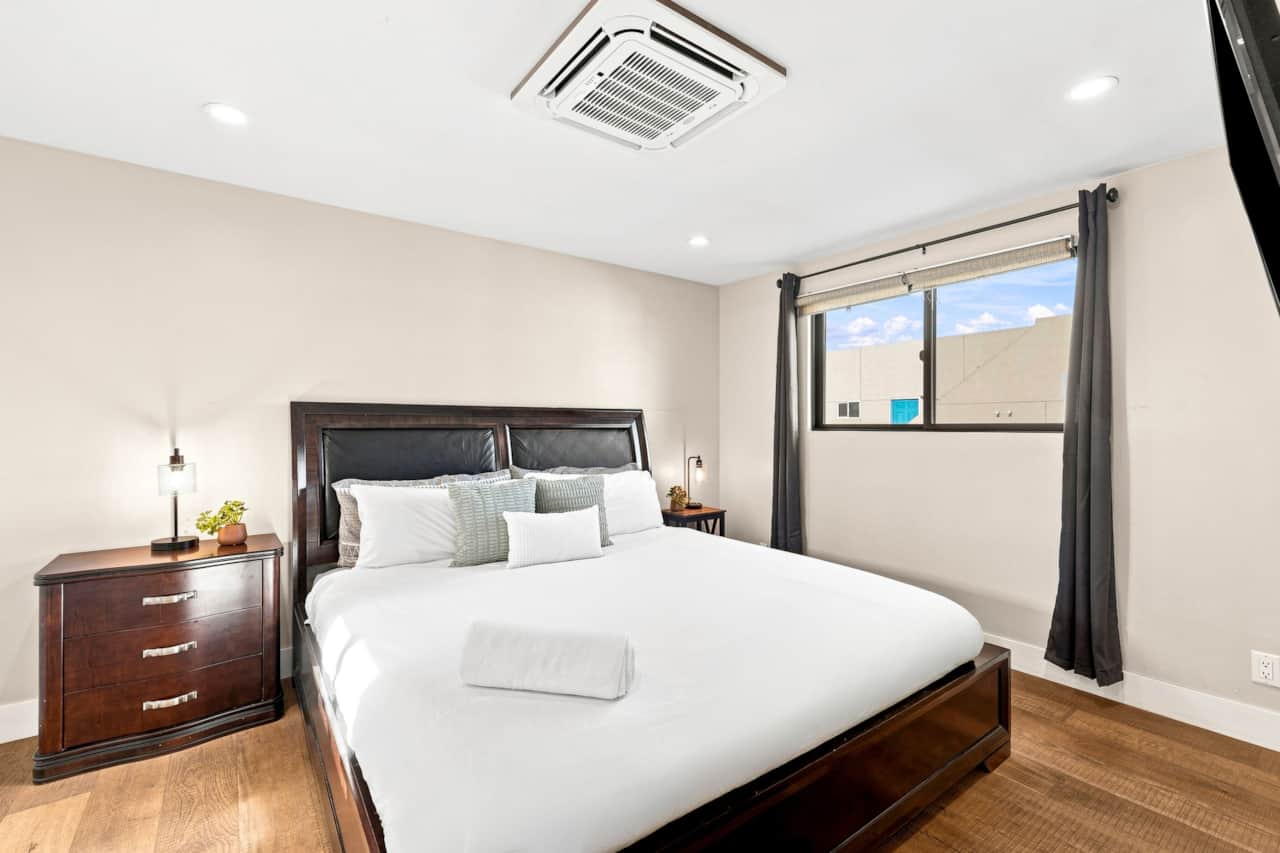Primary Suite - 3rd Floor - King Bed - Primary Suite 
