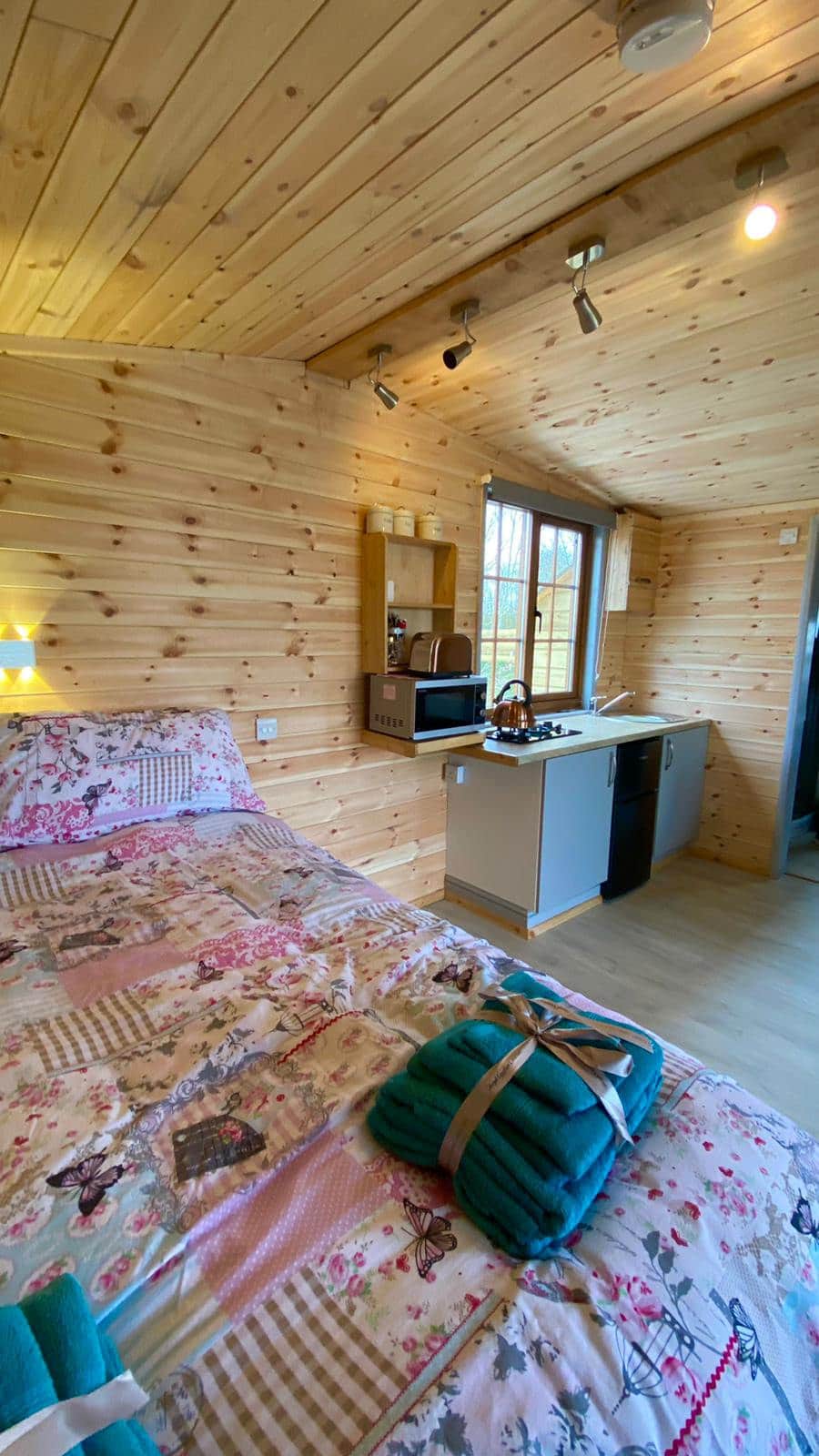 fully equipped kitchenette