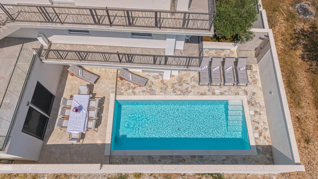 Dazlina Resort_villa air East
