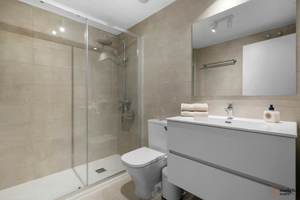 Modern and fully fitted bathroom.
