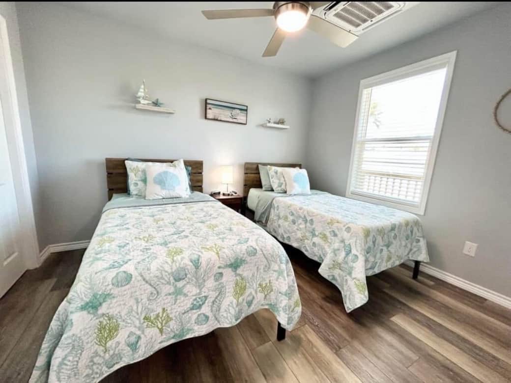 Second bedroom with 2 beds