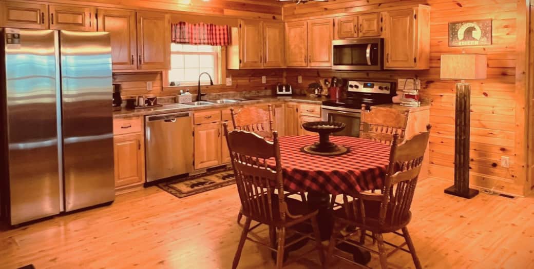 Kitchen w/custom cabinets, stainless appl, all dishes/pots/pans Kitchen w/custom cabinets, stainless appl, all dishes/pots/pans