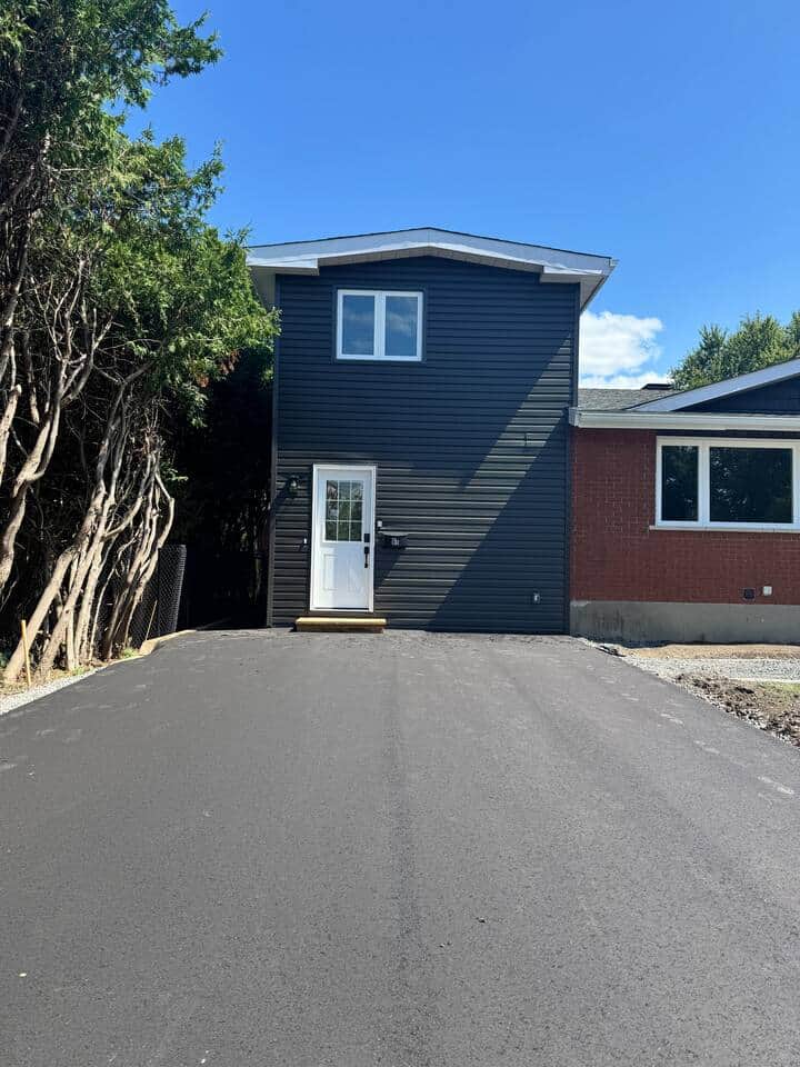 This 2-storey unit has been fully renovated. Guest access is given via a Schlage Smart Wifi deadbolt This 2-storey unit has been fully renovated. Guest access is given via a Schlage Smart Wifi deadbolt