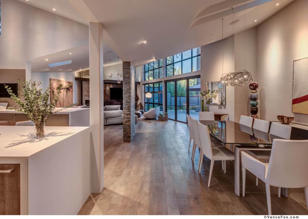 Dining with 1/2 Bath off Great Room