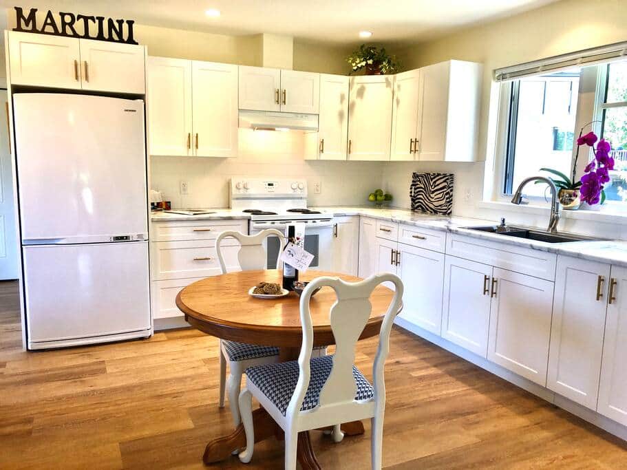Kitchen has large fridge and freezer Kitchen has large fridge and freezer