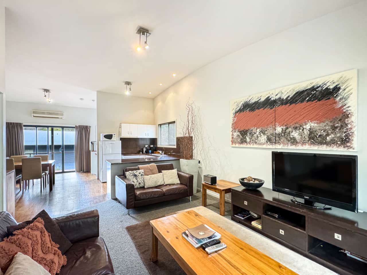 Spacious living area ideal for relaxation and entertainment. TV with Chromecast for you streaming