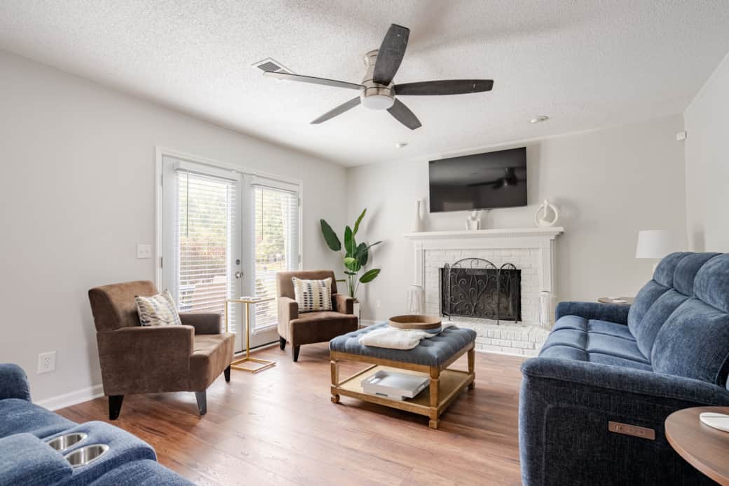 New photo airbnb living room v