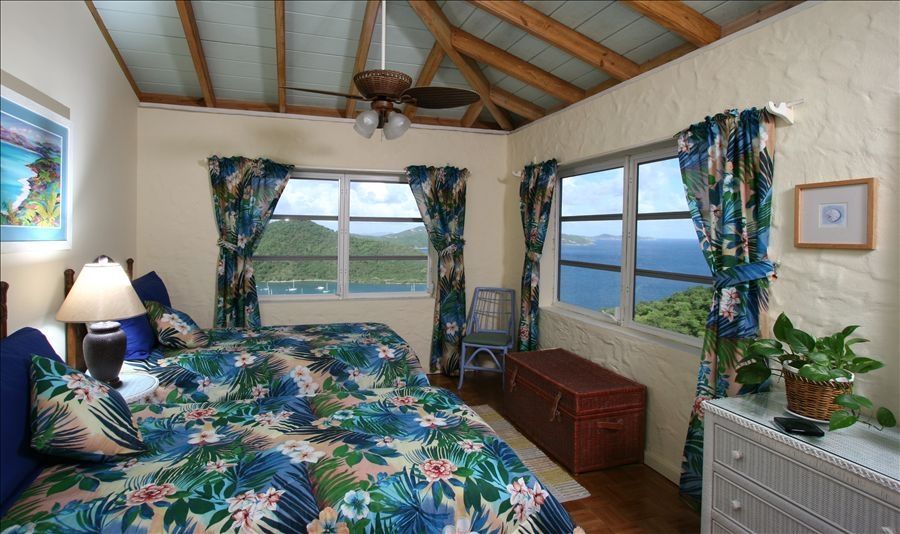 Southern bedroom with interchangable twin beds or King-sized bed