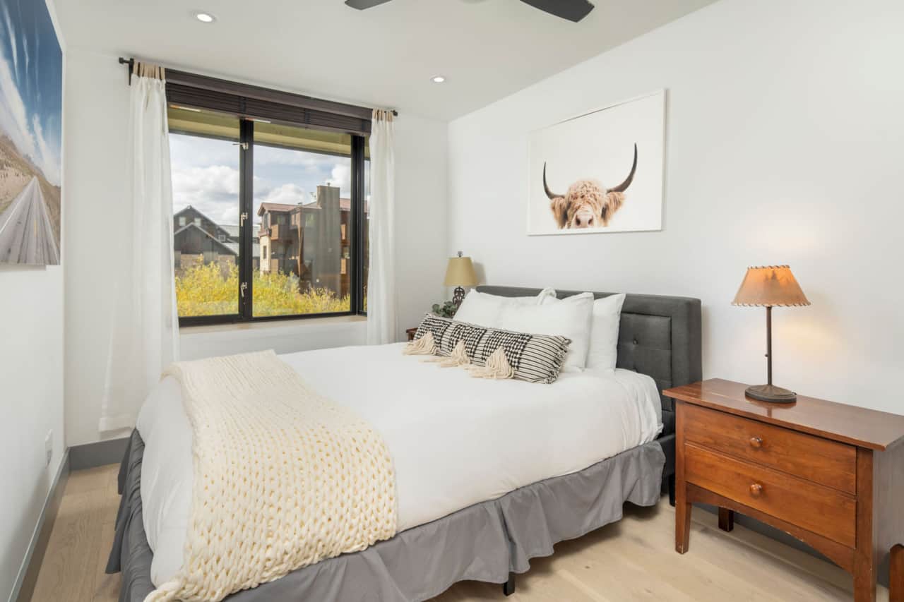Bedroom with views to the west