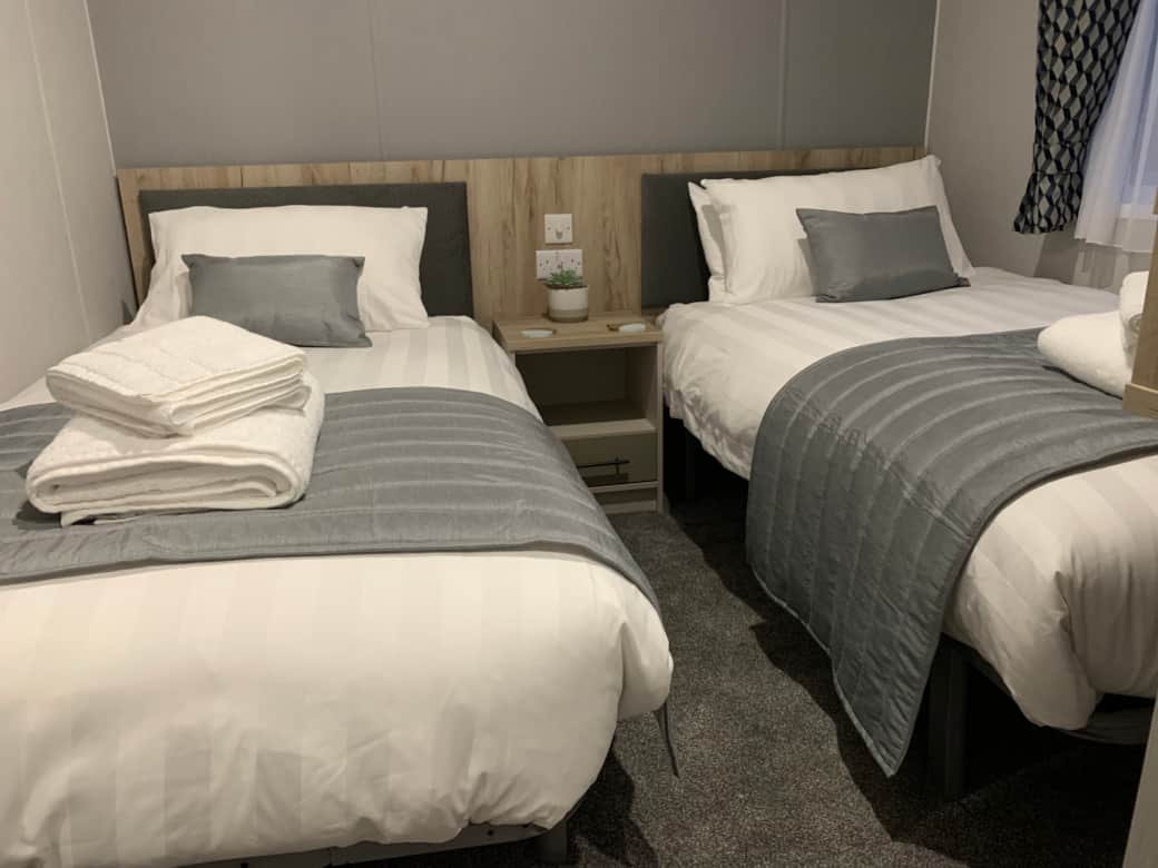 2nd bedroom - Twin singles