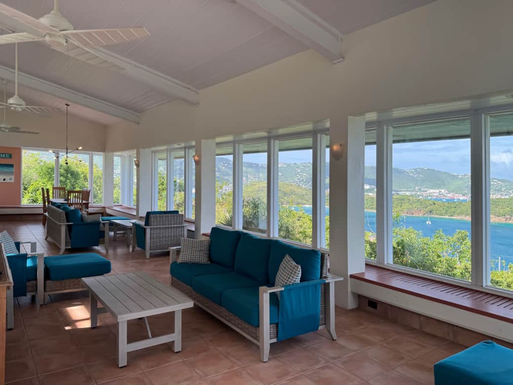 07 - Living Room - View 1