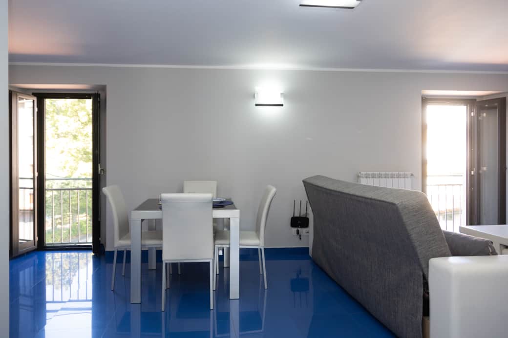 Sala da pranzo con balconcino Sala da pranzo con balconcino