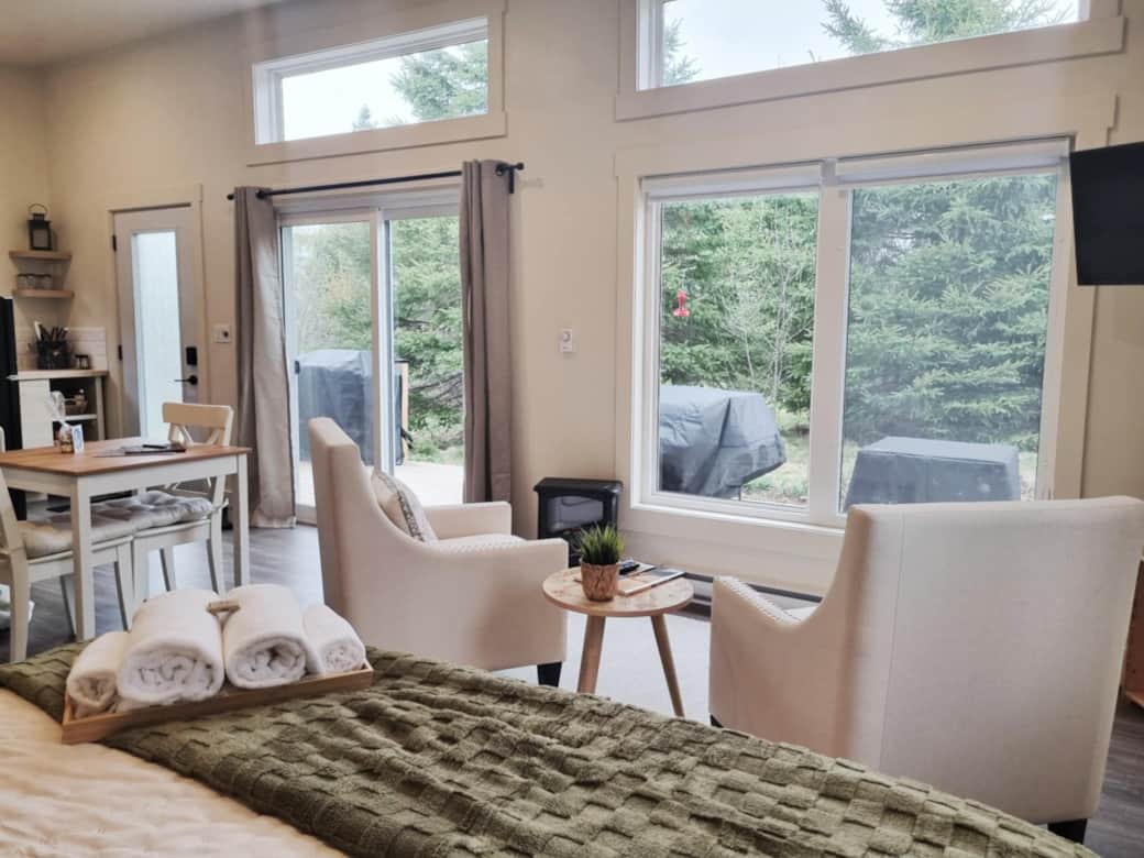 Beautiful views from every part of the room. Beautiful views from every part of the room.