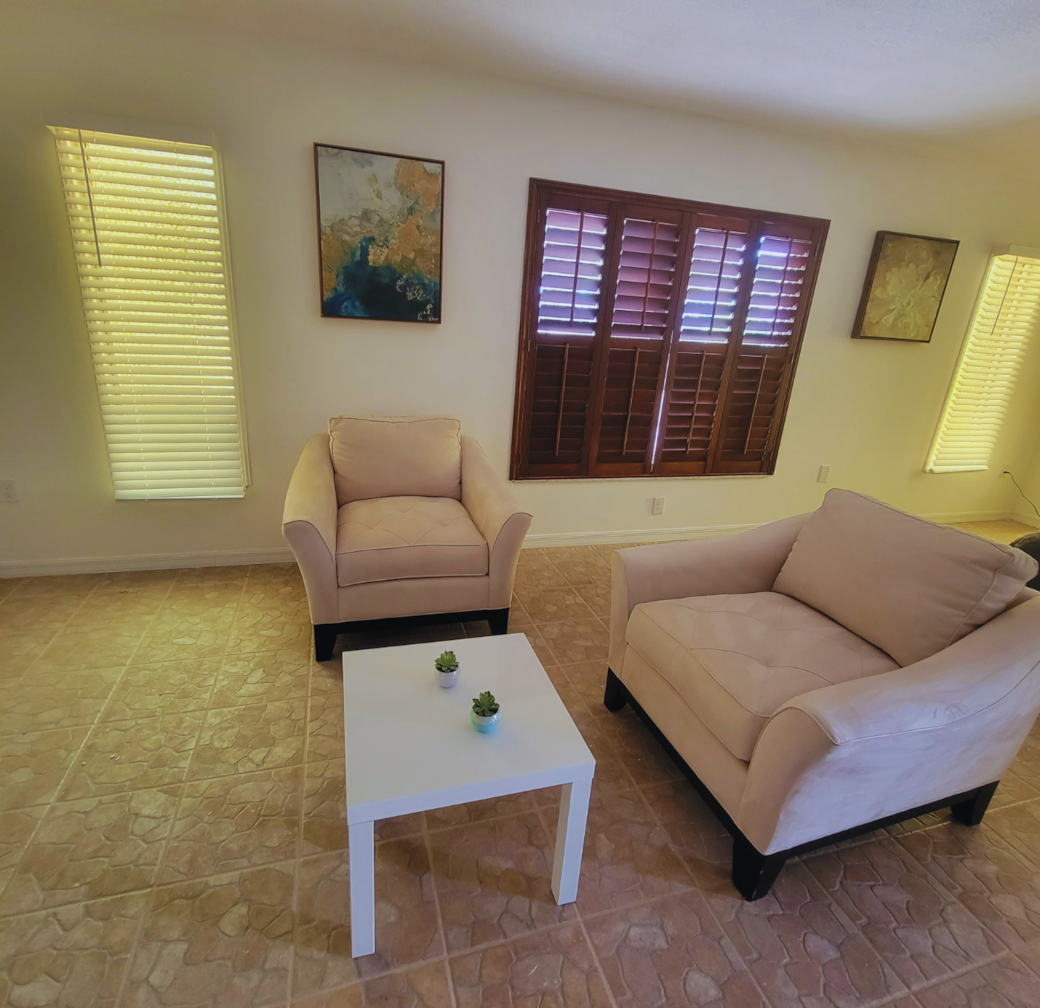 Cozy and fully furnished studio with queen bed and full kitchen. Lakeland, FL Cozy and fully furnished studio with queen bed and full kitchen. Lakeland, FL