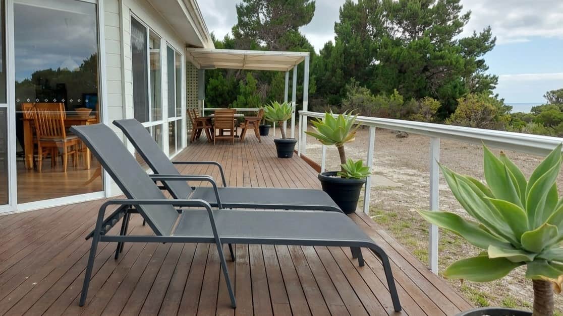 Lounge during the day or be entertained by amazing views of the Milky Way at night.