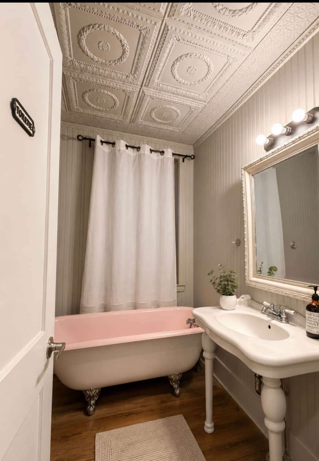 Unit 1 Main floor bathroom