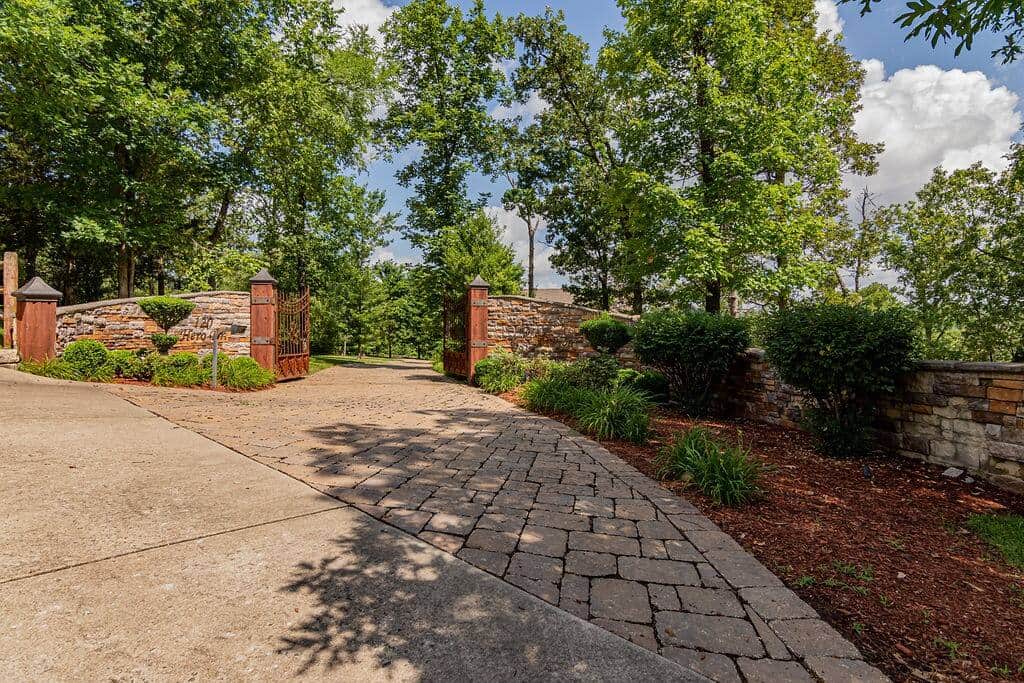 Welcome to Rock Canyon located in the heart of Branson Welcome to Rock Canyon located in the heart of Branson