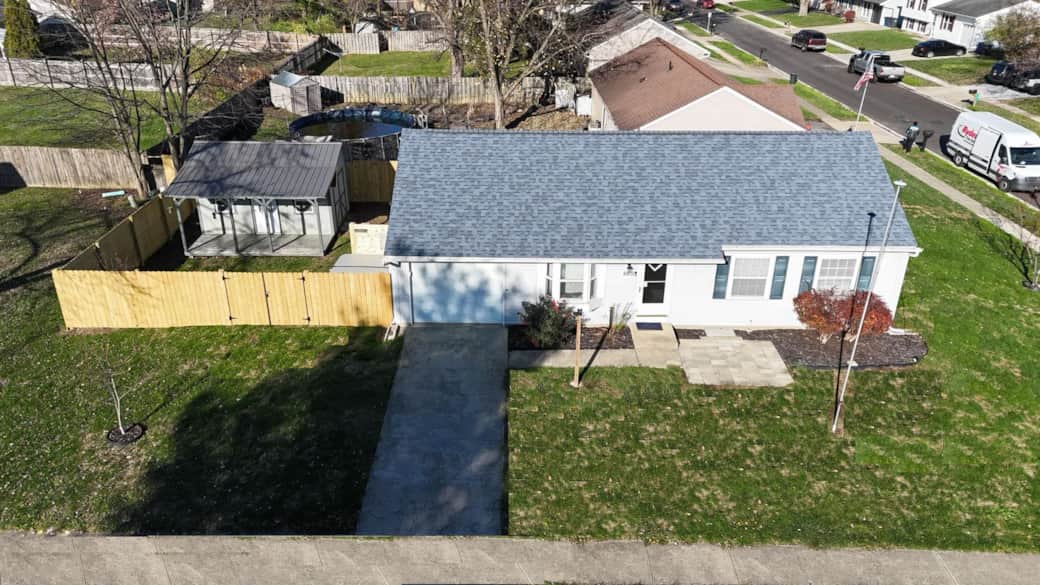Moss Oak = 3 Bedroom House with Hot Tub, Game Room, Fast Wifi, and fenced in back yard