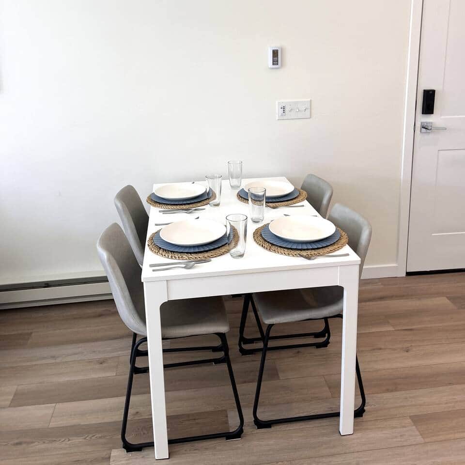 Table downsized for 4 guest. The bar also sits 2 guest.  Instructions on expansion of table will be in guest welcome book.
