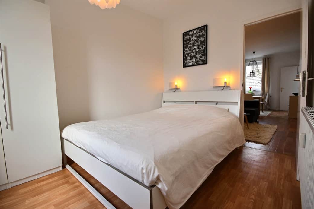 Chez Jean 3-12