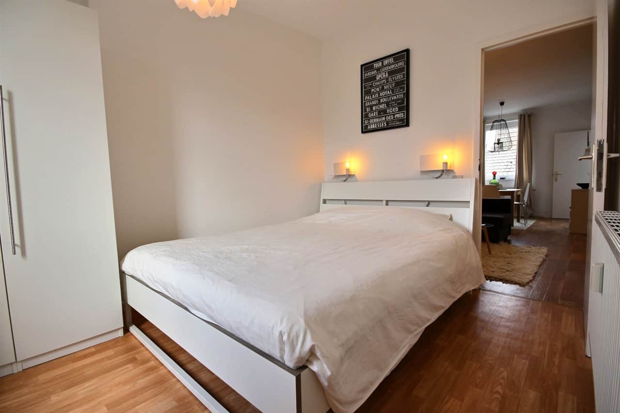 Chez Jean 3-12