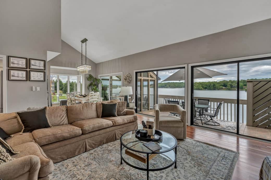 Spacious Great Room - Dining Area