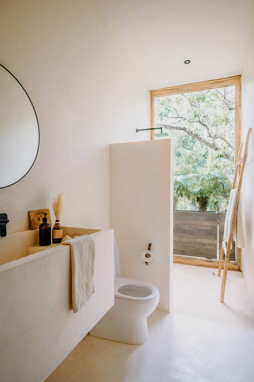 Private ensuite jungle bathroom