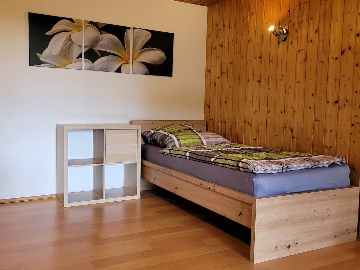 Schlafzimmer mit Einzelbett