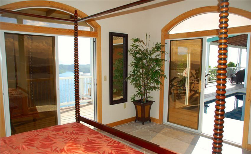 Separate bedroom suite - King bed with AC and outdoor shower