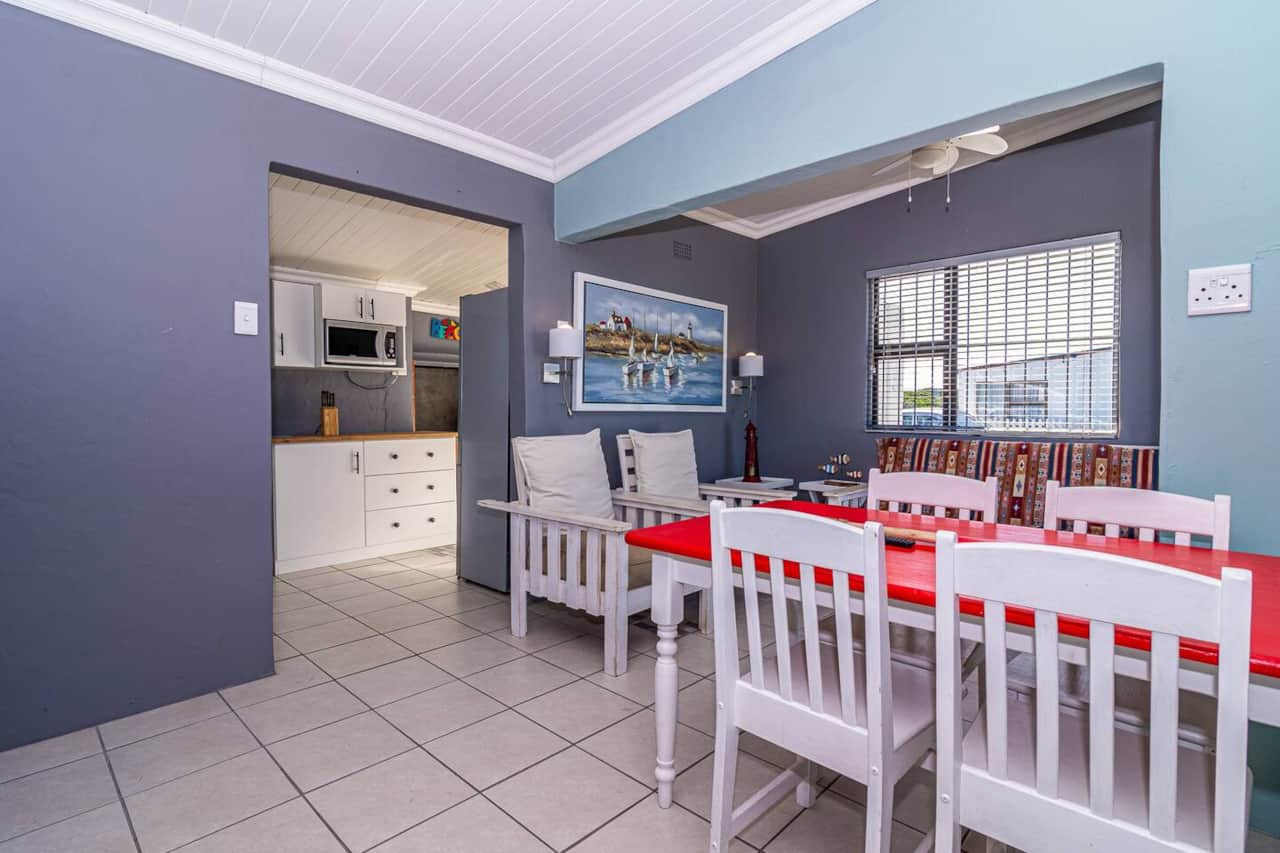 Open plan living & dining room