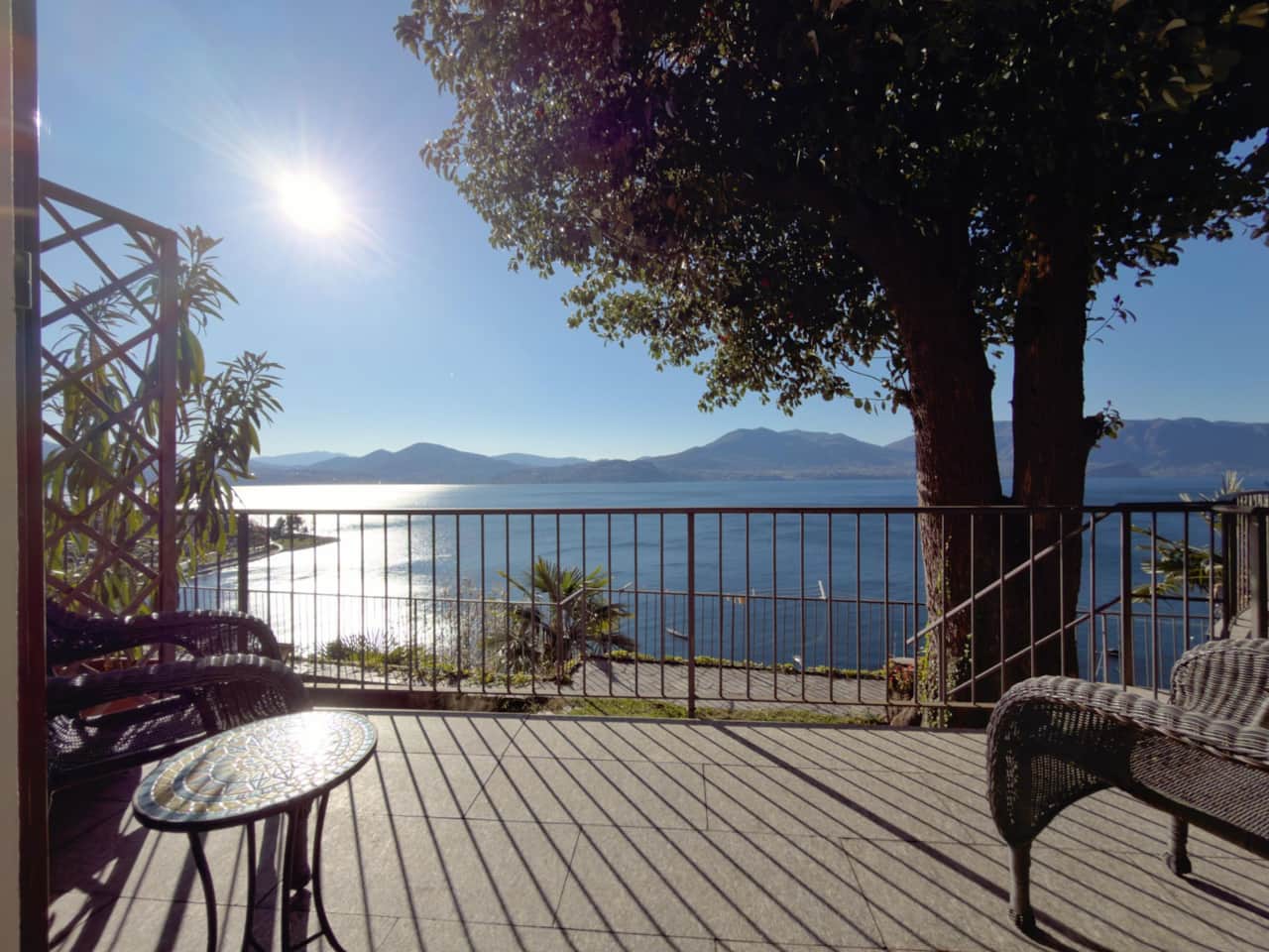 Villa Angelina Cannero Riviera Perla Zimmer Terrasse Seeblick