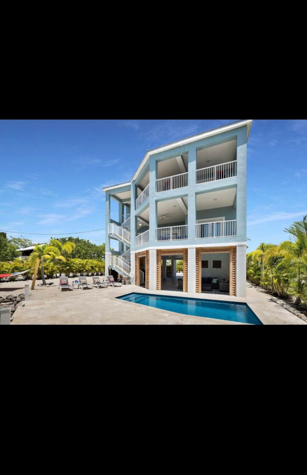Pool/Canal Side Pool/Canal Side