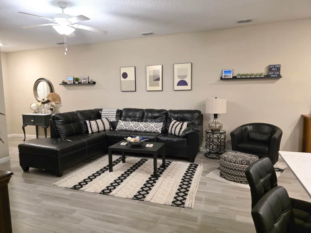 Entertain family and friends or work groups in this relaxing, spacious seating area