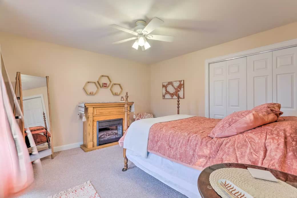 Bedroom 2 - Full Bed - Fireplace
