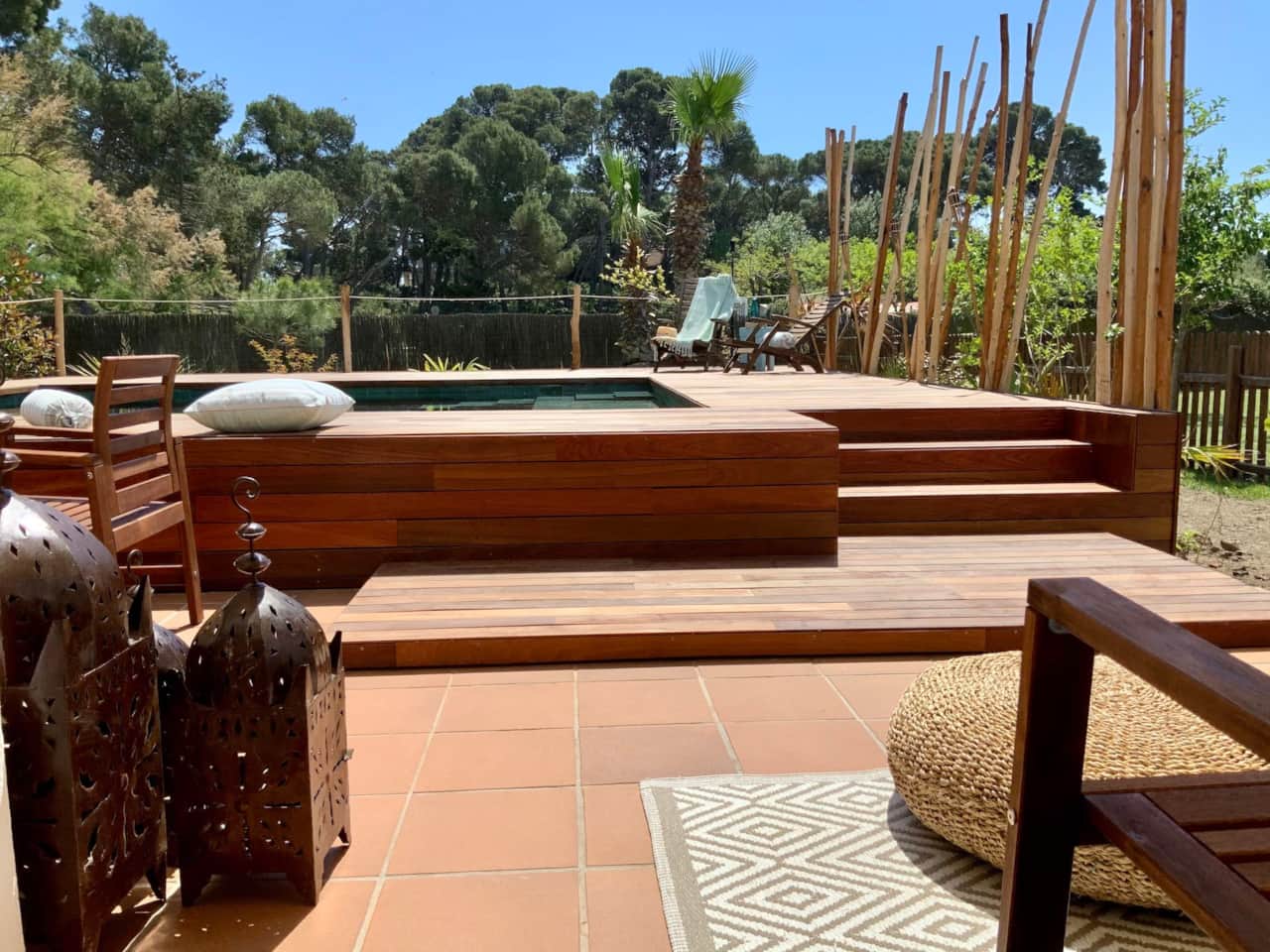 Acceso piscina privada
