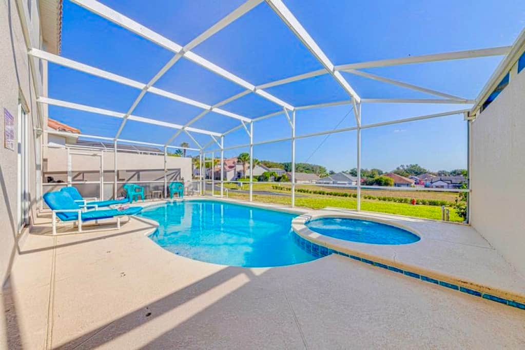 Stunning screened private pool, deck & spa