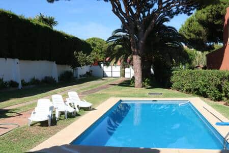 Large private pool and huge garden Large private pool and huge garden
