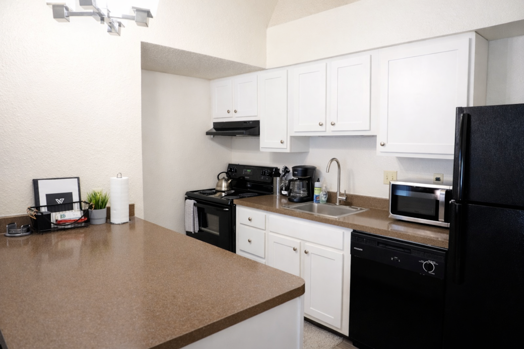 Small but fully equipped—everything you need to cook, dine, and feel right at home. 