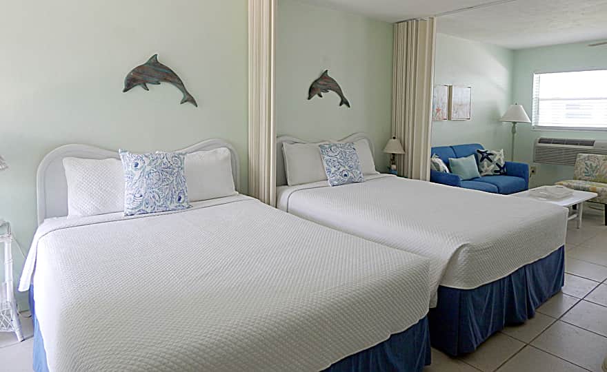 Unit #38 Two queen beds. Accommodates four guests.