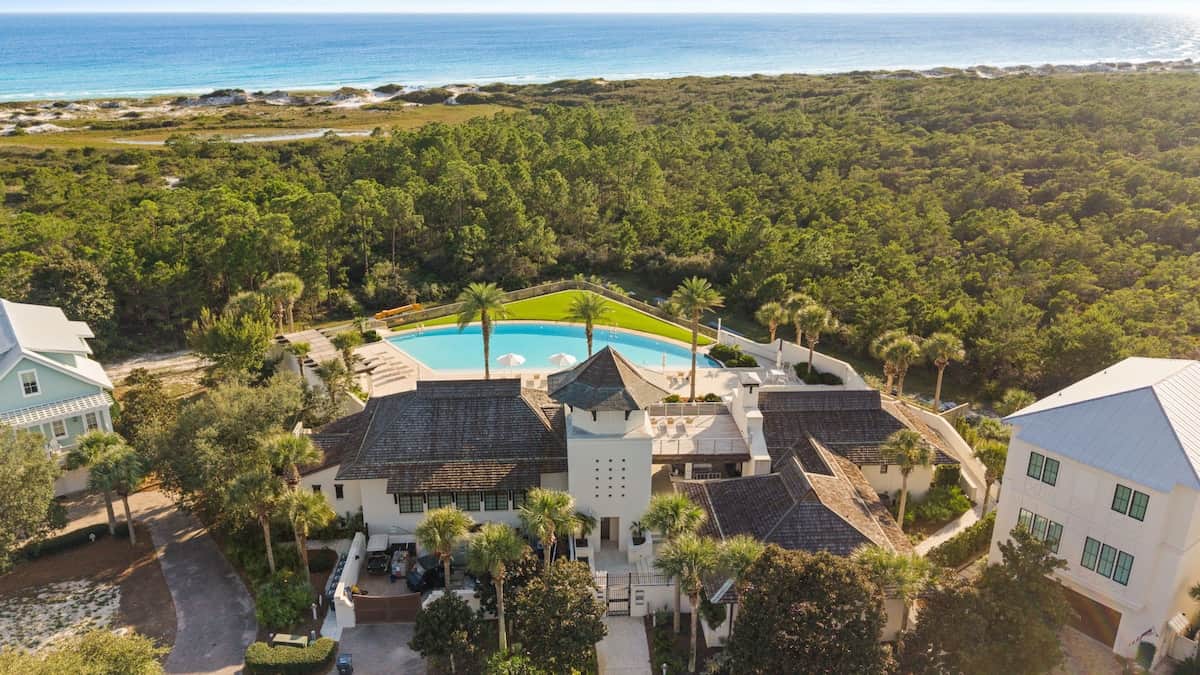Neighborhood infinity pool