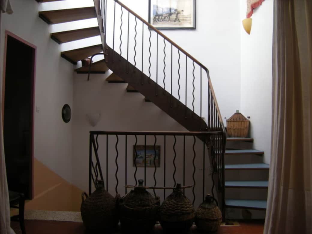 Sonniger Treppenaufgang Sonniger Treppenaufgang