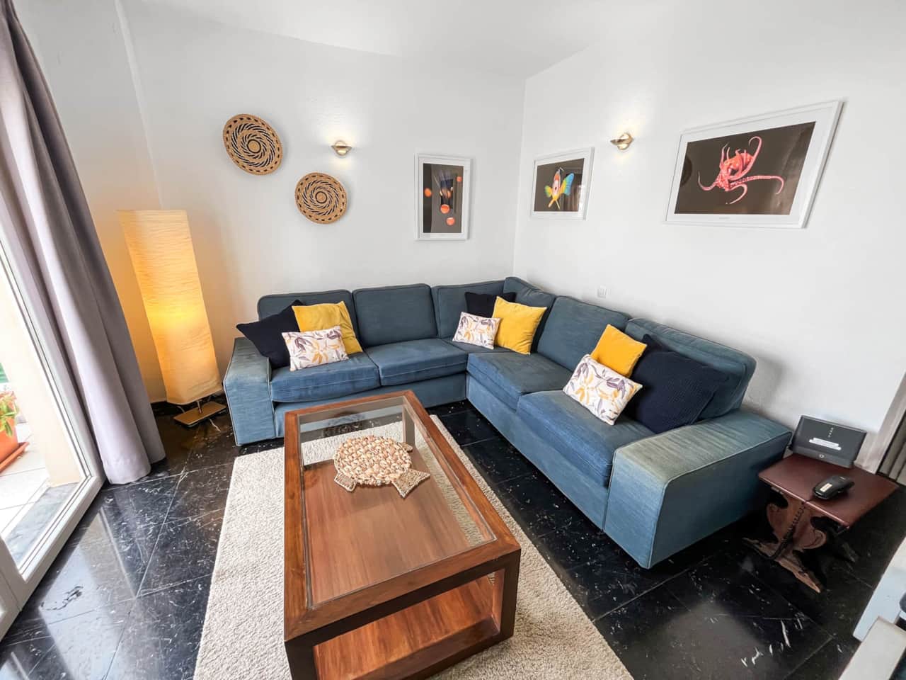 Spacious living room with a Smart TV with streaming