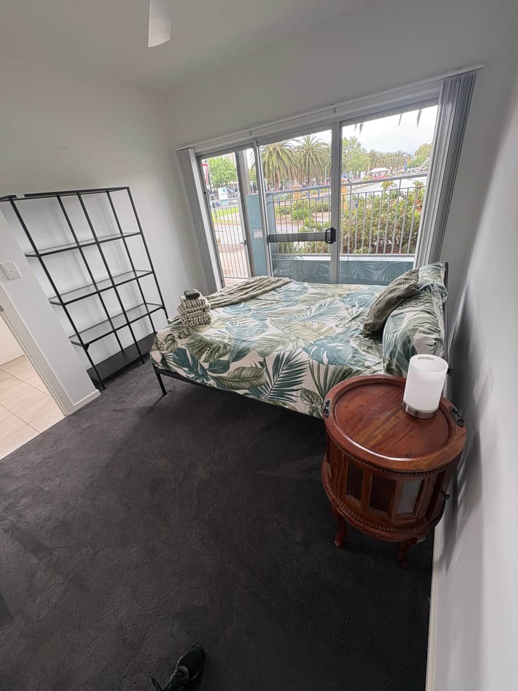 A very comfortable bed and blanket - Bedroom 2