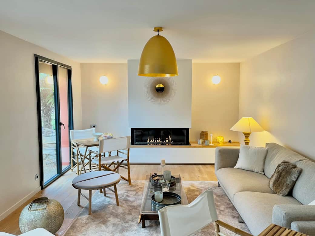 Le salon de la Maison du petit Hutin Logement à Reims par La Conciergerie Des Sacres