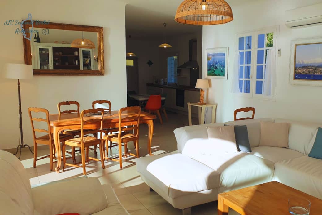 Dining area and living room open to the terrace 