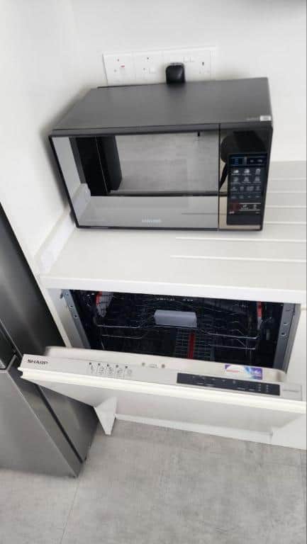 Horizon Apartmanı mutfağı, bulaşık makinesiyle birlikte.