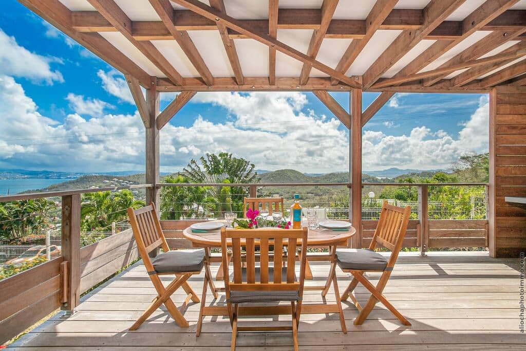 Villa Canopée - Dining area overlooking the bay of Fort-de-France